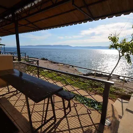 Corry 1 Apartmán Ravni